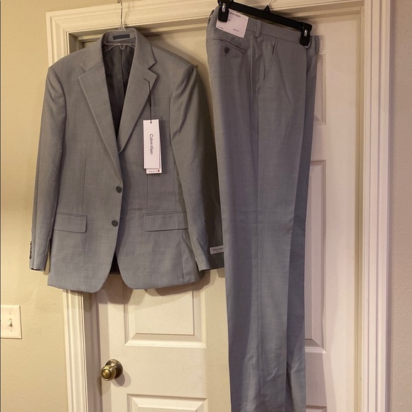 Calvin Klein grey Slim Fit Suit.Jacket Sz 40 Regular Pants Sz 33.NWT
